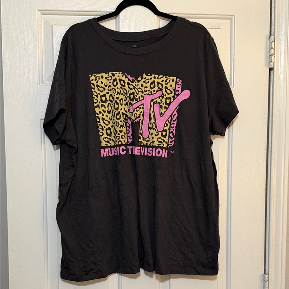 torrid Tops - Torrid gray Graphic Tee with Pink and Gold Accents